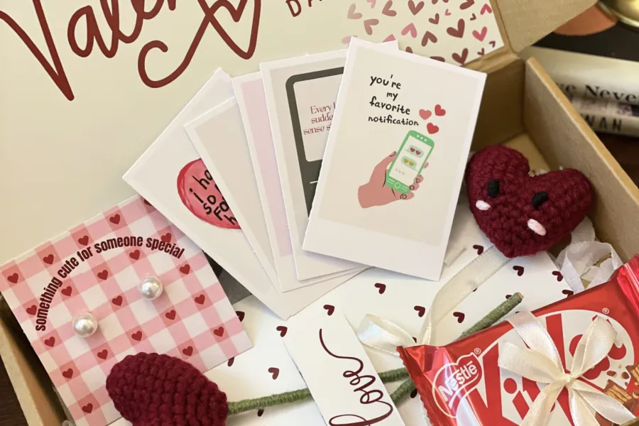 Crochet forever roses: a Valentine gift that lasts